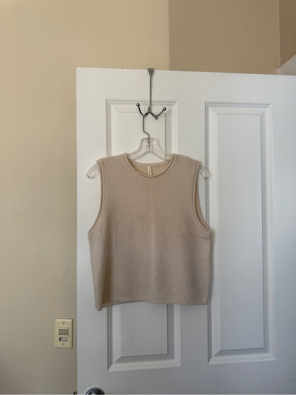 Aritzia Babaton Sleeveless Cashmere Knit Tank Top in Cream, Size M